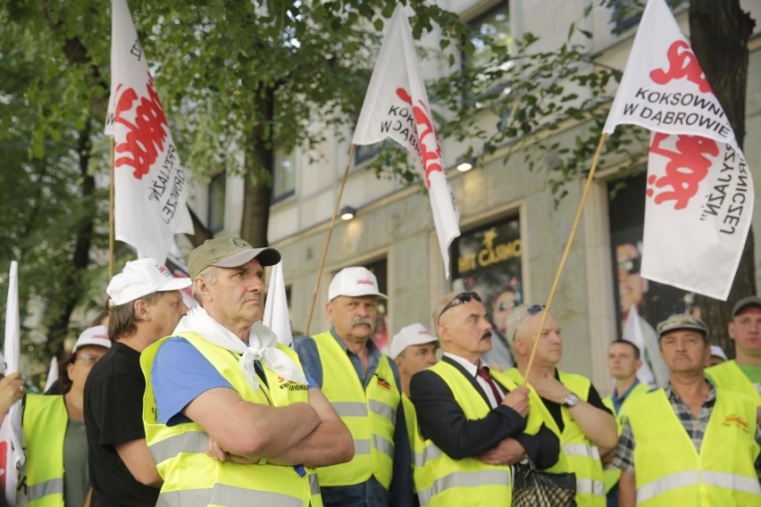 11.06.2019 warszawa
protest gornikow pod ministerstwem...