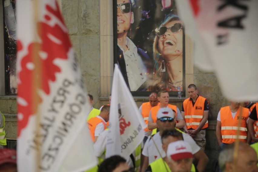 11.06.2019 warszawa
protest gornikow pod ministerstwem...