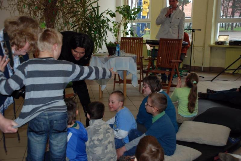 Znany prezenter Olivier Janiak gościł w międzychodzkim ośrodku szkolno-wychowawczym