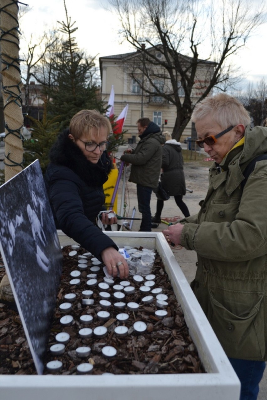 Palili świeczki dla ofiar Żołnierzy Wyklętych [ZDJĘCIA]