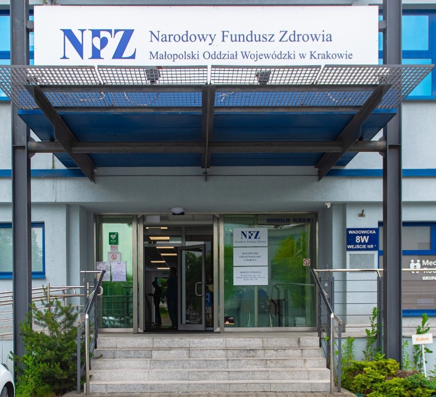 Cicha godzina w sali obsługi klientów Małopolskiego Oddziału Wojewódzkiego Narodowego Funduszu Zdrowia