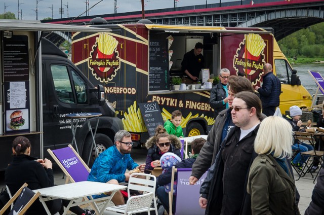 Food Port, Warszawa. Osiem wyjątkowych food trucków nakarmi nas nad Wisłą [ZDJĘCIA]