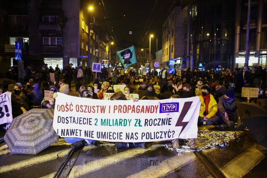 Protesty w poniedziałkowy wieczór odbyły się w całym...