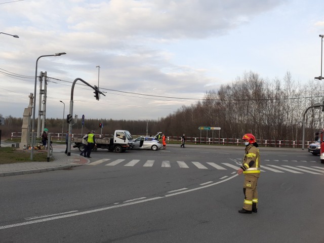 Wypadek na ul. Rudzkiej w Rybniku. Są ranni.