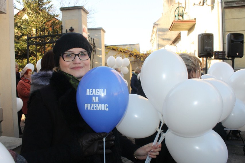 Ulicami Świebodzina przeszedł marsz Białej Wstążki