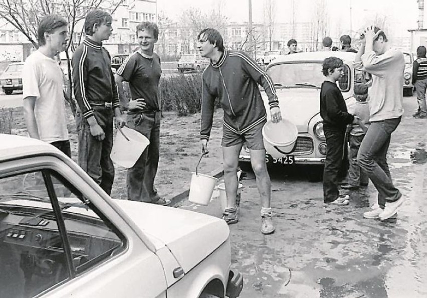 Tak kiedyś wyglądał śmigus-dyngus. Lany poniedziałek na starych fotografiach. ZDJĘCIA