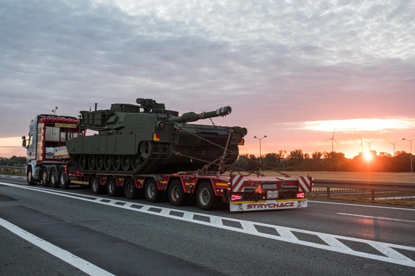 Pierwsze czołgi Abrams już w Polsce. Trafiły do Centrum Szkolenia Wojsk Lądowych