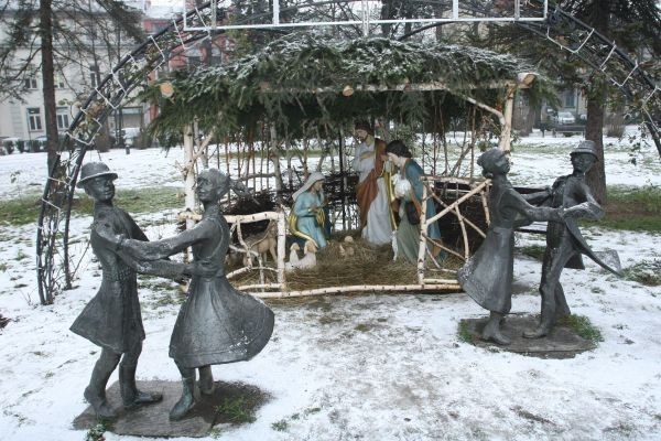 Bożonarodzeniowa szopka na sądeckich plantach