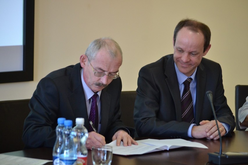 Lacroix Electronics podpisało umowy o współpracy z ZSP 1 i CKZiU [ZDJĘCIA]