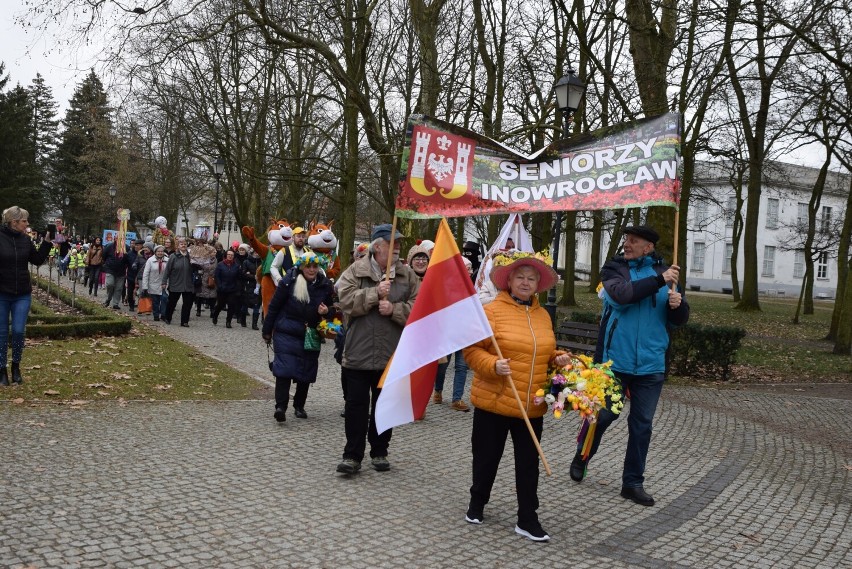 Inowrocław. W Solankach powitaliśmy wiosnę. Podczas imprezy zorganizowanej przez Miejską Radę Seniorów utopiono Marzannę i przegnano zimę