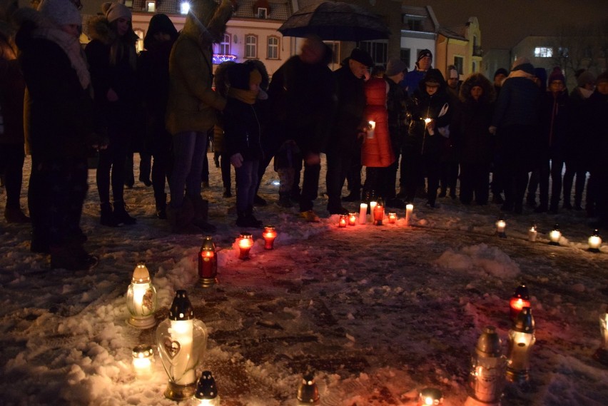 Bytowianie oddali hołd tragicznie zmarłemu prezydentowi Gdańska Pawłowi Adamowiczowi (FOTO, WIDEO)