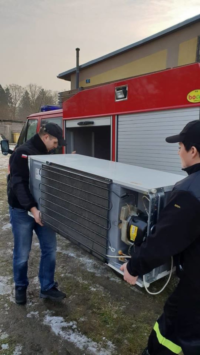 Strażacy z OSP w Debrznie zawieźli dary do poszkodowanych w pożarze. Zbiórka nadal trwa