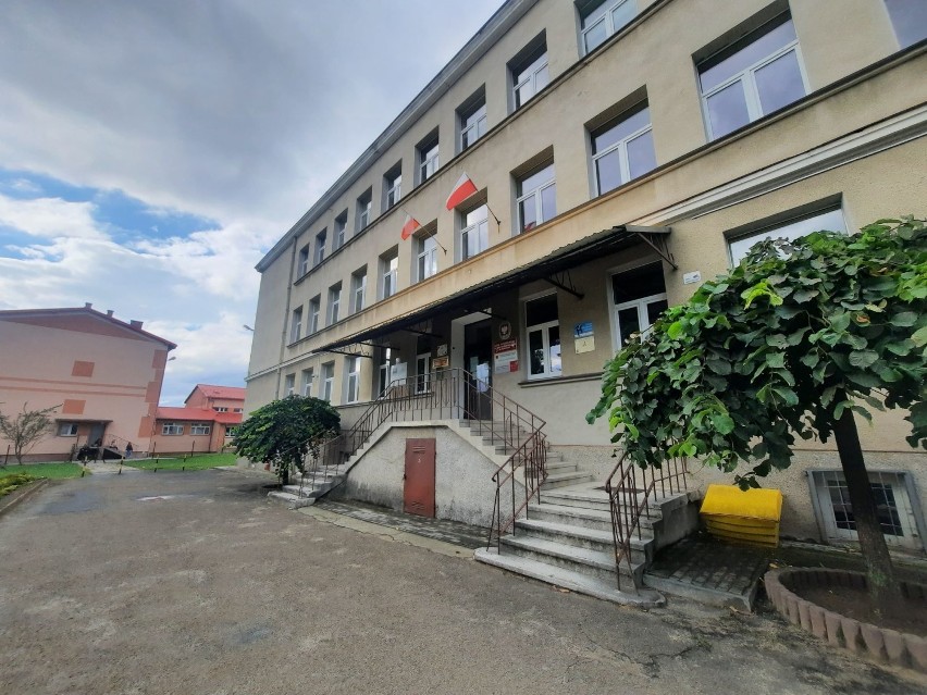 Koronawirus w gminie Kołaczyce. Odwołane zajęcia w liceum, na dwa dni zamknięta Szkoła Podstawowa w Bieździedzy