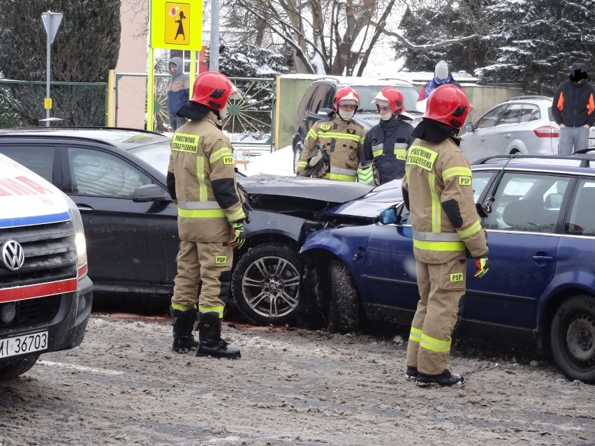 Na miejscu pojawili się natychmiast strażacy.