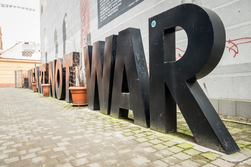Instalacja "Make Art Not War" z klubu Mózg w Bydgoszczy pojedzie w świat [zdjęcia]