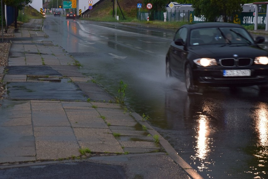 Gwałtowna ulewa przeszła w niedzielę nad Wieluniem ZDJĘCIA, WIDEO