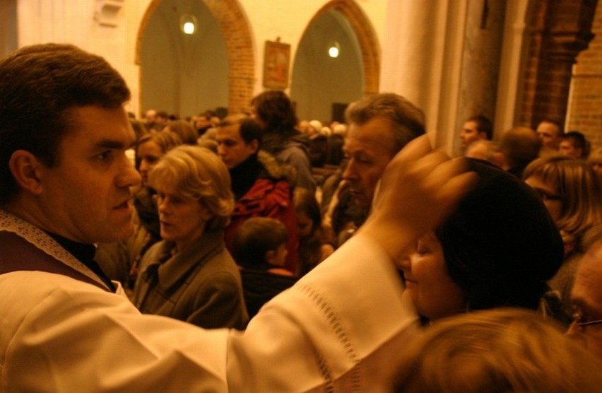 Środa Popielcowa 2013: Katolicy rozpoczynają w środę Wielki Post