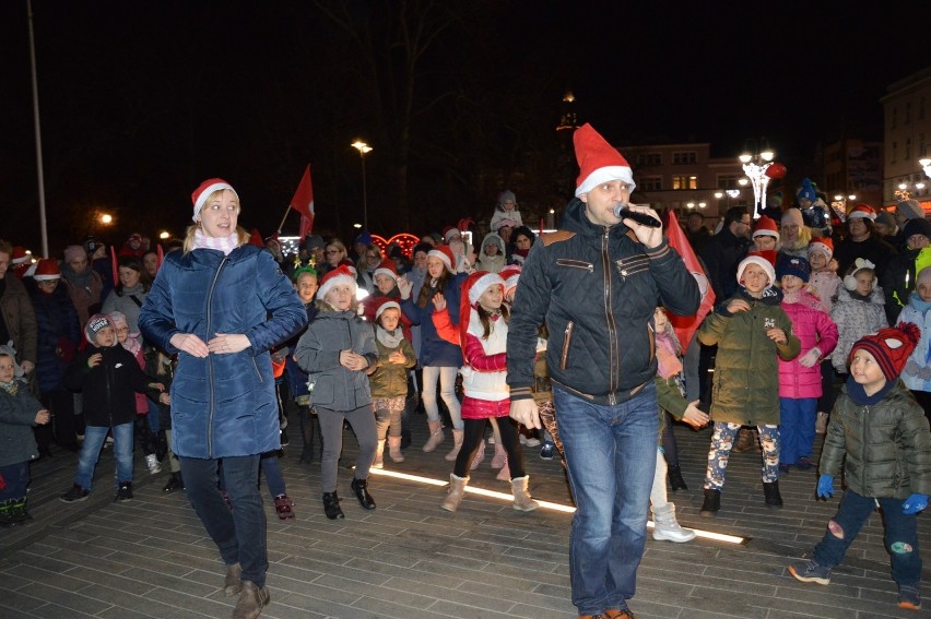 6. Marsz Mikołajów przeszedł w niedzielę (8.12.2019) ulicami...