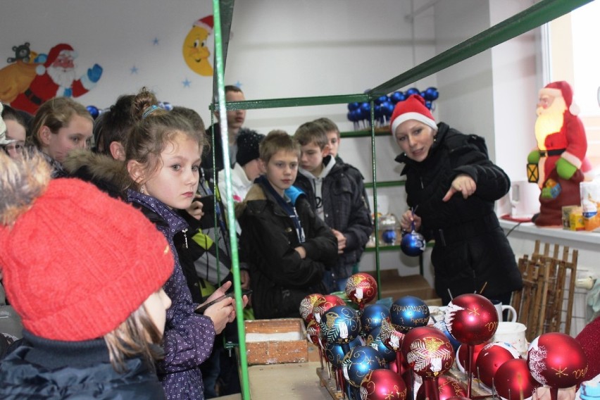 Grzegorzew - Wycieczka do Fabryki Bombek i Ozdób Choinkowych