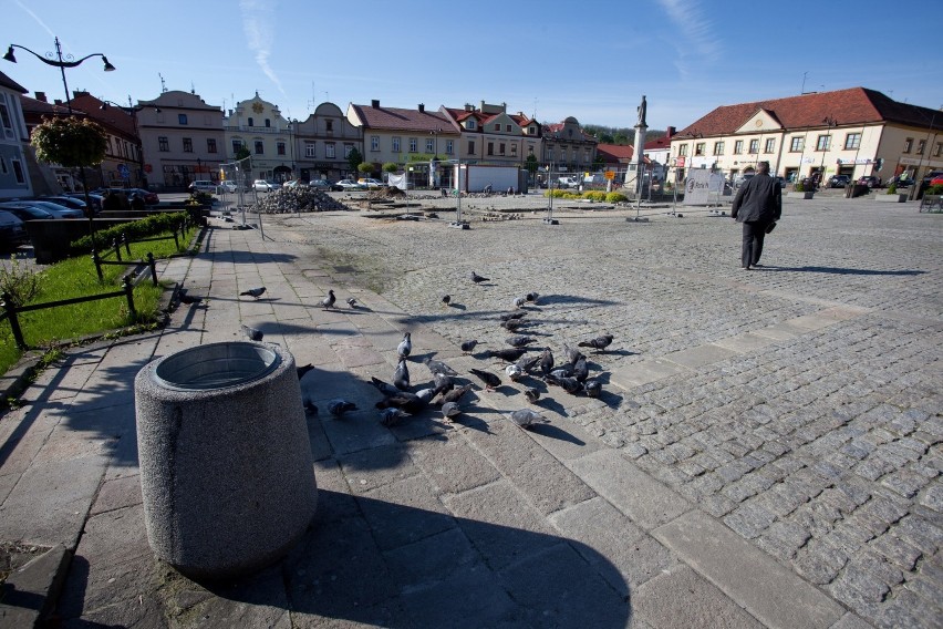 Kostka z bocheńskiego Rynku została zerwana w trakcie jego...