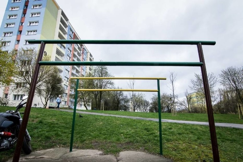 Zabawy na trzepaku

Trzepak stanowił punkt centralny...