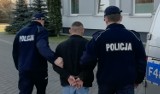 Pobicie w Pławnie. Sprawcy zatrzymani przez policję. Bili pięściami, kopali po głowie i całym ciele