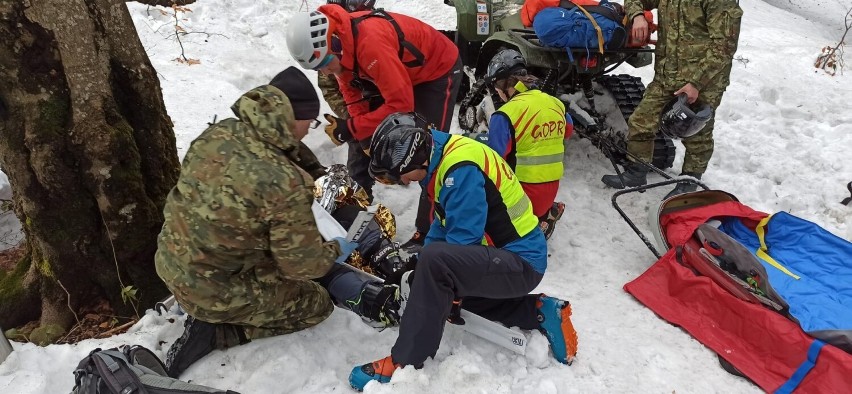 Akcja ratownicza w okolicach szczytu Borsuk w Bieszczadach.