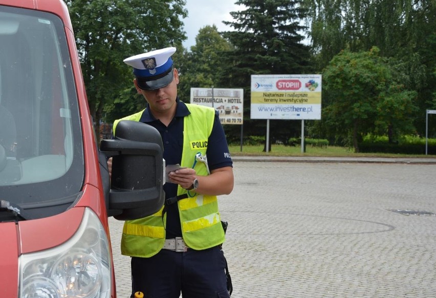 Policja prowadzi akcje prewencyjne na drogach podczas...