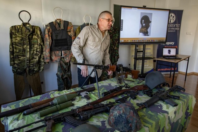 Uczestnicy BFN 2022 mogli poznać uzbrojenie strzeleckie i umundurowanie ukraińskich sił ochotniczych i nieregularnych. Był pokaz pistoletu Makarow, karabinu Mauser K98, prezentacja mundurów użytkowanych przez Międzynarodowy Legion Obrony Terytorialnej Ukrainy.