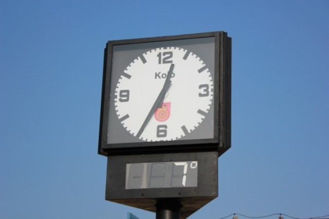 Zegar na ulicy Zegarowej w Kole działa prawidłowo