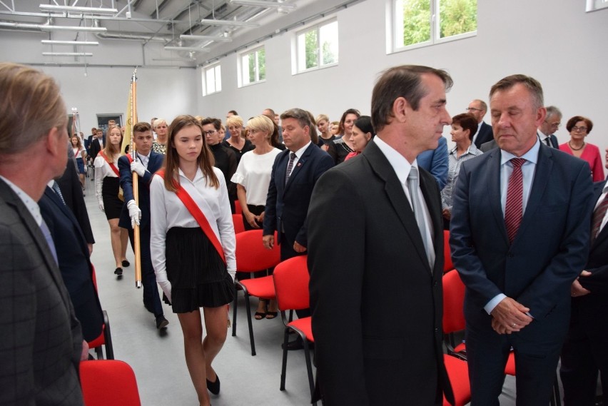 Wojewódzka inauguracja roku szkolnego i otwarcie warsztatów budowlanych w ZS nr 1 w Wieluniu [ZDJĘCIA, WIDEO]