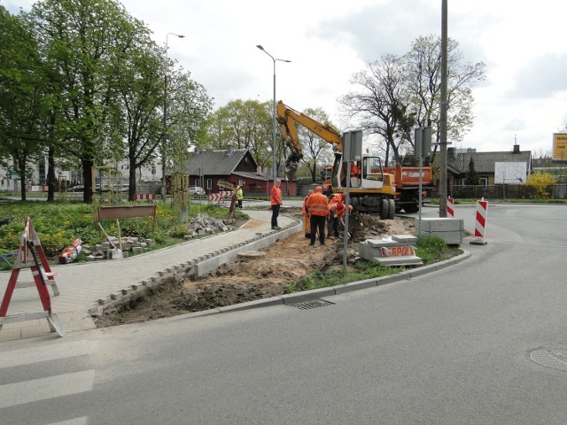 Rowerzyści w Radomiu zyskają nową ścieżkę rowerową. Prace ruszyły na rondzie Mikołajczyka.