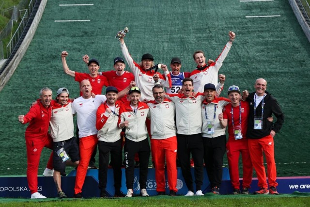 Polska ekipa w Zakopanem po konkursie indywidualnym igrzysk europejskich i zwycięstwie Dawida Kubackiego. Takiej radości życzymy po całym zimowym sezonie