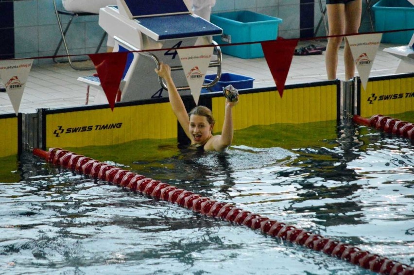 Kolejny świetny start pływaków MAL WOPR. Mnóstwo medali i "życiówek", Paulina z rekordem okręgu 