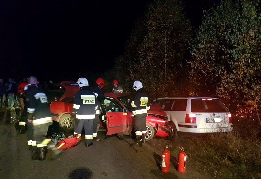 Zderzenie czołowe na drodze Domatowo - Leśniewo w powiecie puckim: pijany sprawca zabrany przez LPR