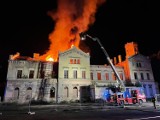 W nocy płonął dworzec kolejowy w Głubczycach. Sprawę bada policja. Jest deklaracja odbudowy budynku
