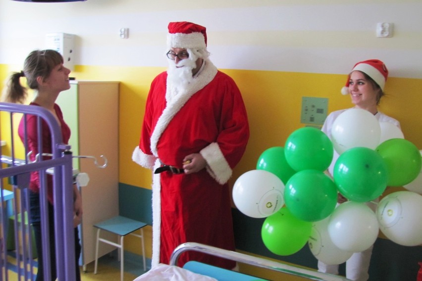 Mikołaj odwiedził małych pacjentów kaliskiego szpitala