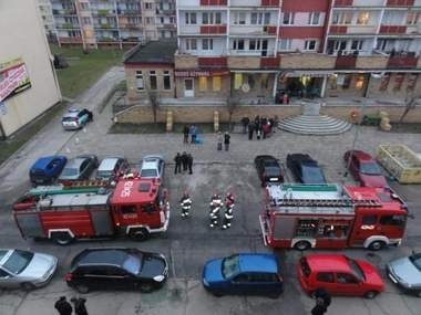 Pożar na osiedlu Kazimierza Wielkiego w Gnieźnie. Jedna osoba zasłabła