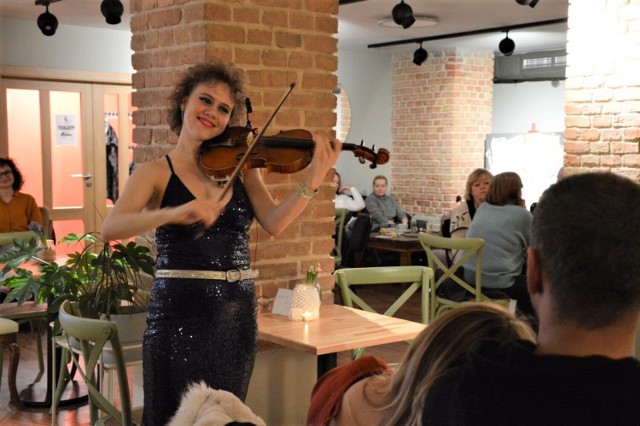 12 lutego w kawiarni Qult Kafka odbył się koncert skrzypaczki z Goleniowa - Julii Pastewskiej
