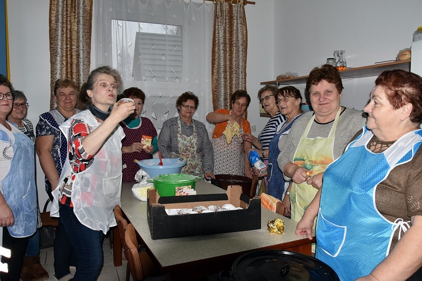 Koło Gospodyń Wiejskich z Moszczenicy usmaży ponad 1500 pączków