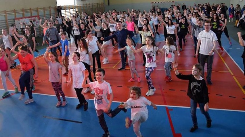 Kiełczygłów: Podczas charytatywnego maratonu zebrali ponad 10 tys. zł na leczenie chorego Przemka