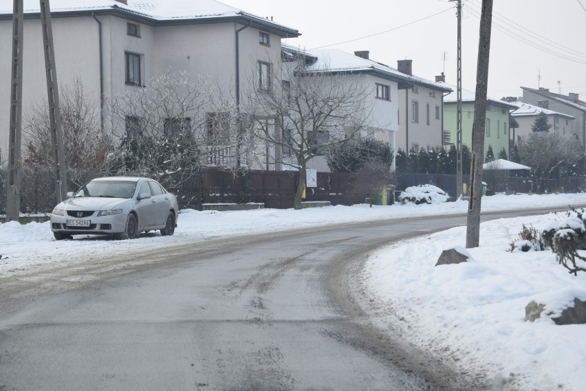 Zima w Skierniewicach. Ulice pochłonęły już setki ton soli. Jak dziś wyglądało miasto? [ZDJĘCIA]