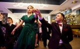 Taniec obowiązkowy polonez oznacza tylko jedno - studniówka LCKZiU w Lublinie. Zobacz zdjęcia