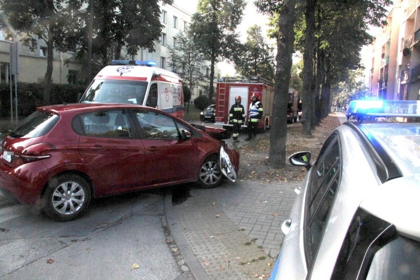 Poranny wypadek z pijanym kierowcą w Kielcach. Jedna osoba ranna, na miejscu jest policja