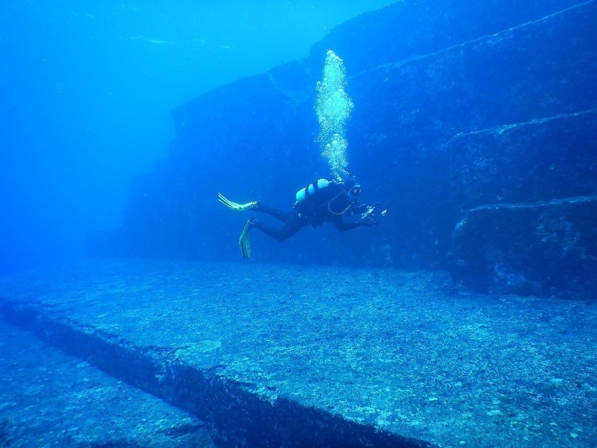 Monumenty Yonaguni, czyli japońskie piramidy...