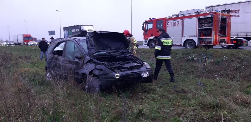 Wypadek w okolicach Smardzowa. Dwie osoby poszkodowane (ZDJĘCIA)  