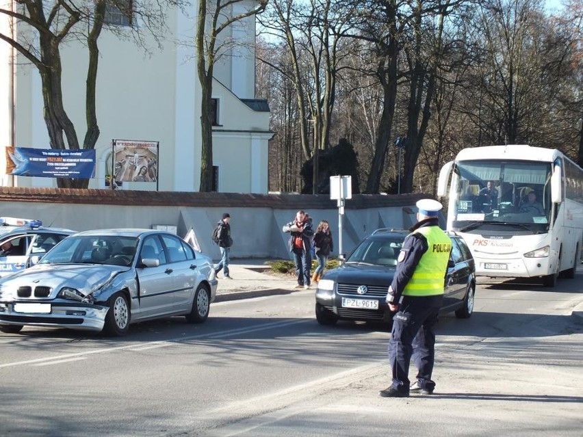 Złotów: Policjant winny spowodowania wypadku. Wypadek z udziałem policyjnego radiowozu