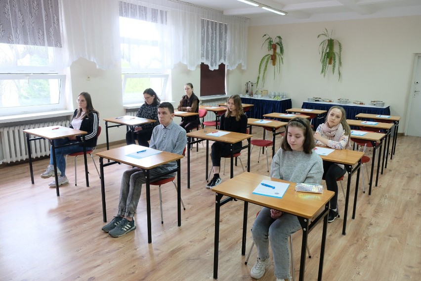 Uczniowie szkół średnich z powiatu żarskiego mieli okazję...