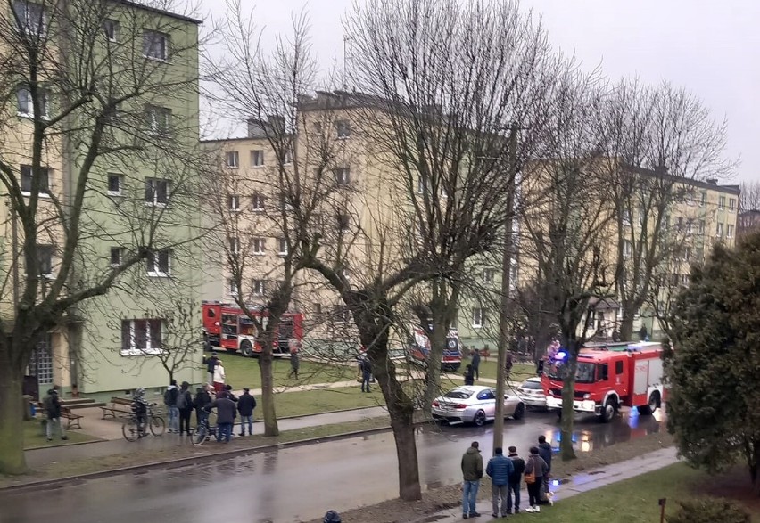 Pożar w bloku przy ul. 1 Maja w Zduńskiej Woli Karsznicach