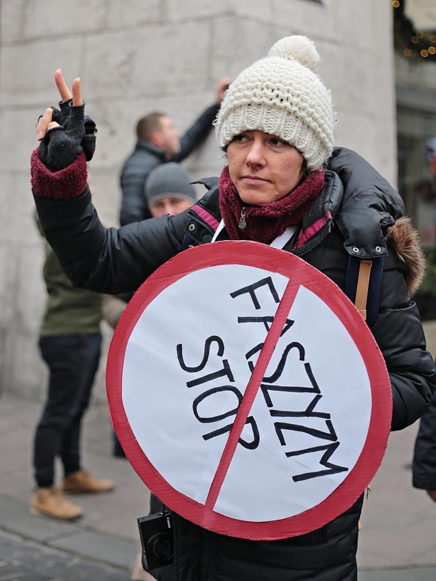 Ulicami Krakowa przeszedł Marsz Antyfaszystowski [ZDJĘCIA] 